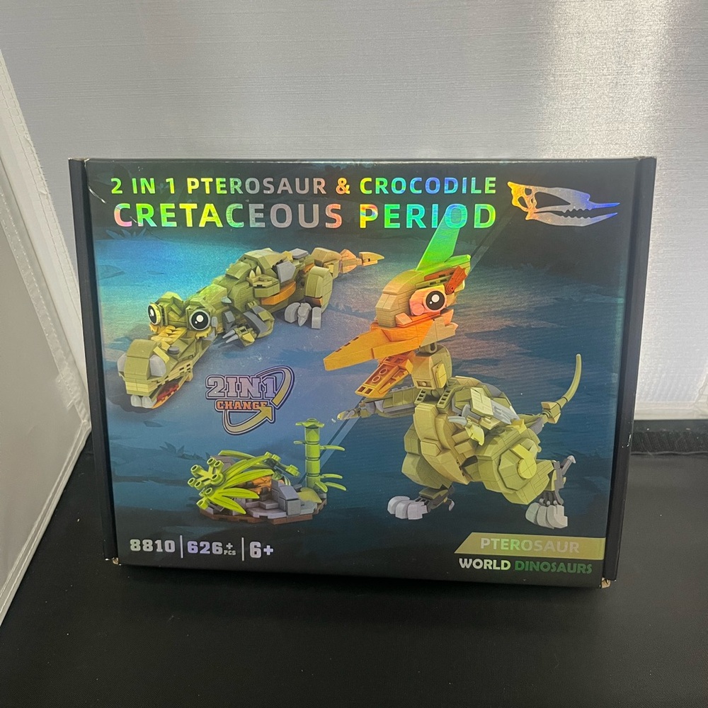 Source Unknown 2-in-1 Pterosaur & Crocodile Set - Green and Orange